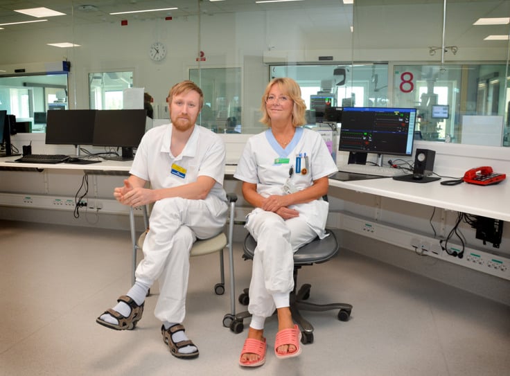 Anna Holmberg och Adam Tunlind, IVA-sjuksköterskor, tittar in i kameran.