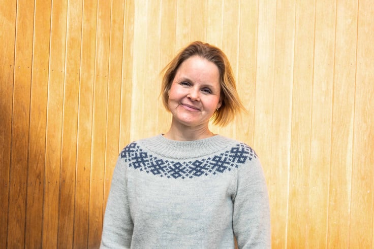 Maria Karlström utomhus.
