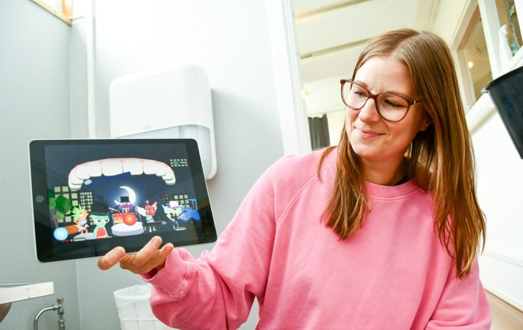 Barn på en förskola i Öjebyn borstar tänderna.