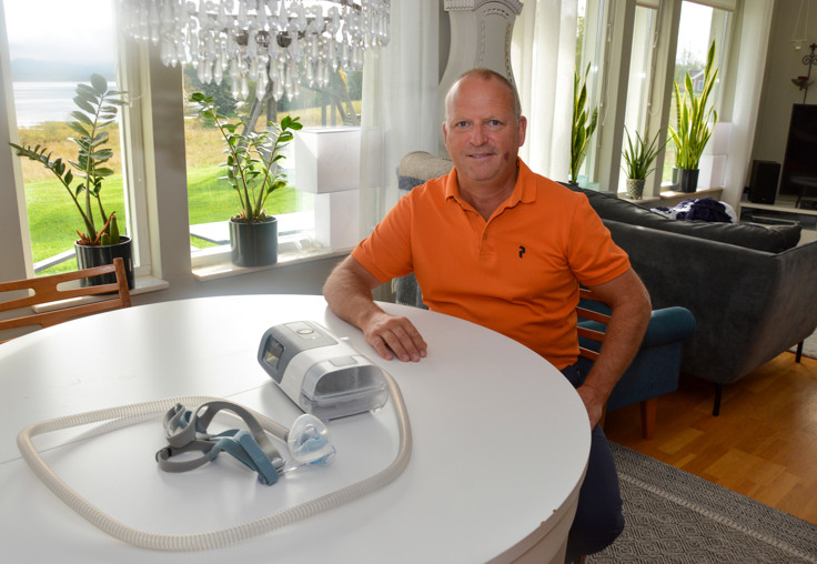 Jonas Kohkoinen med en snarkapparat.