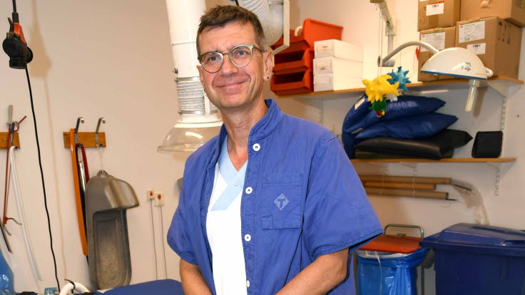 Przemyslaw Paradowski, överläkare på ortopedin vid Sunderby sjukhus, kan vid sidan av att han är ortoped nu även titulera sig docent. 